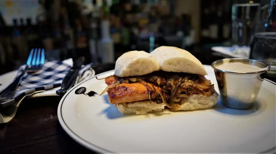 Sandwich de longaniza en Bar Liguria