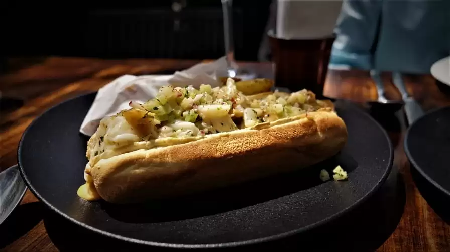 Especial de almuerzo Rollo De Langosta en Ambrosía Bistro