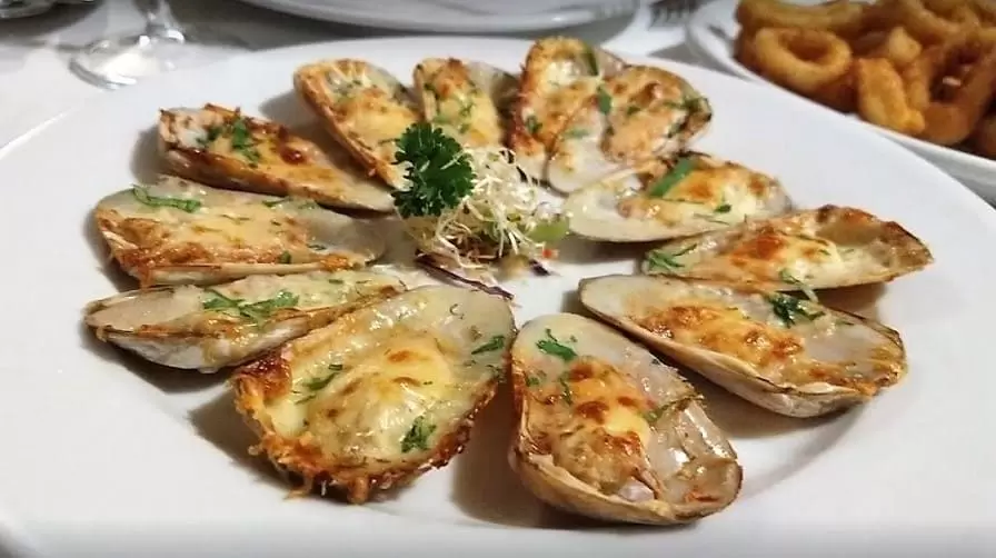 Machas a la Parmesana at Miraolas