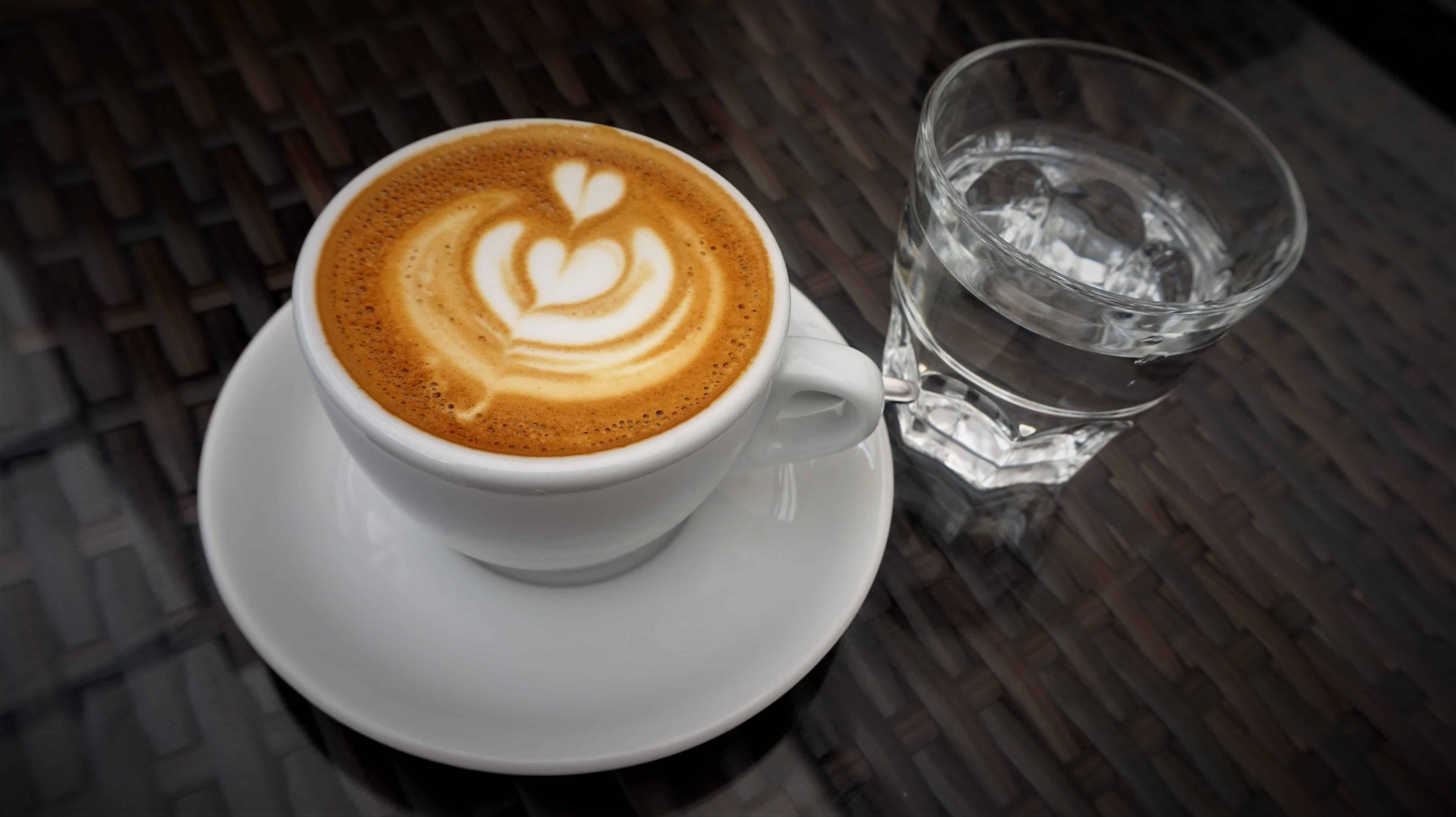 Una taza de Capuccino en Coffee Road