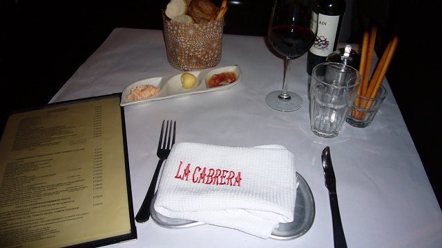 1-La-Cabrera-Table-Setting