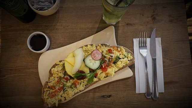 Le-Pain-Quotidien-Tartine-Chicken-Curry-0