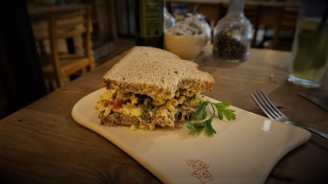 Le-Pain-Quotidien-Tartine-Chicken-Curry-2
