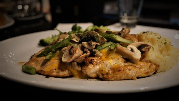 Food and Décor at Route 66