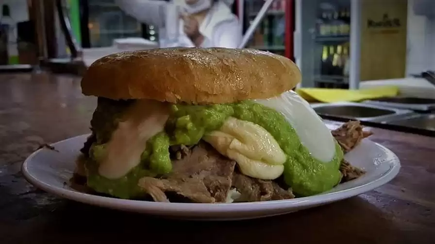 7MARDOQSCL Barros Luco Sandwich at the Fuente