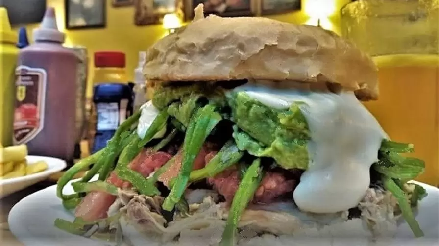 Charcarero-Sandwich-at-Fuente-Mardoqueo