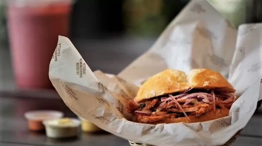 Sandwich  de pollo a la leña en La Lucha