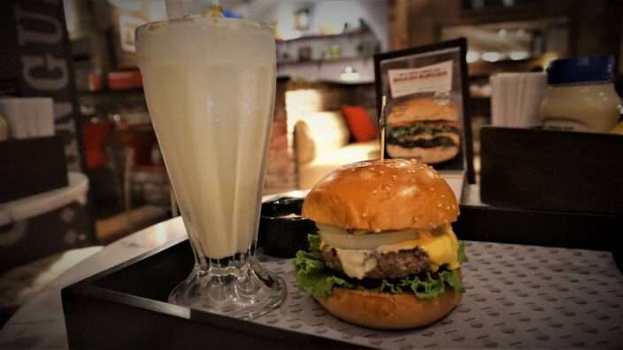 Food and Décor at Juicy Lucy