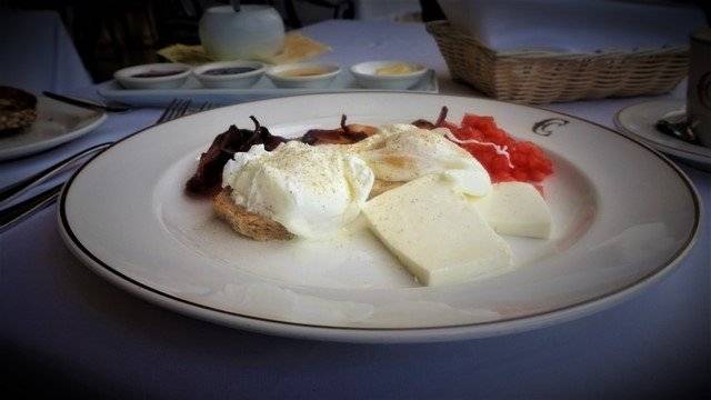 Poached Eggs at Perroquet for Breakfast