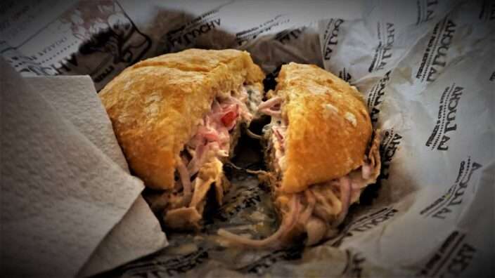 Food and Décor at La Lucha