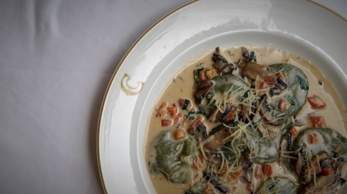 Food and Décor at Perroquet