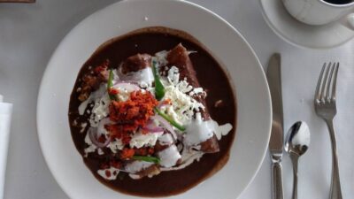 Food and Décor at El Mayor