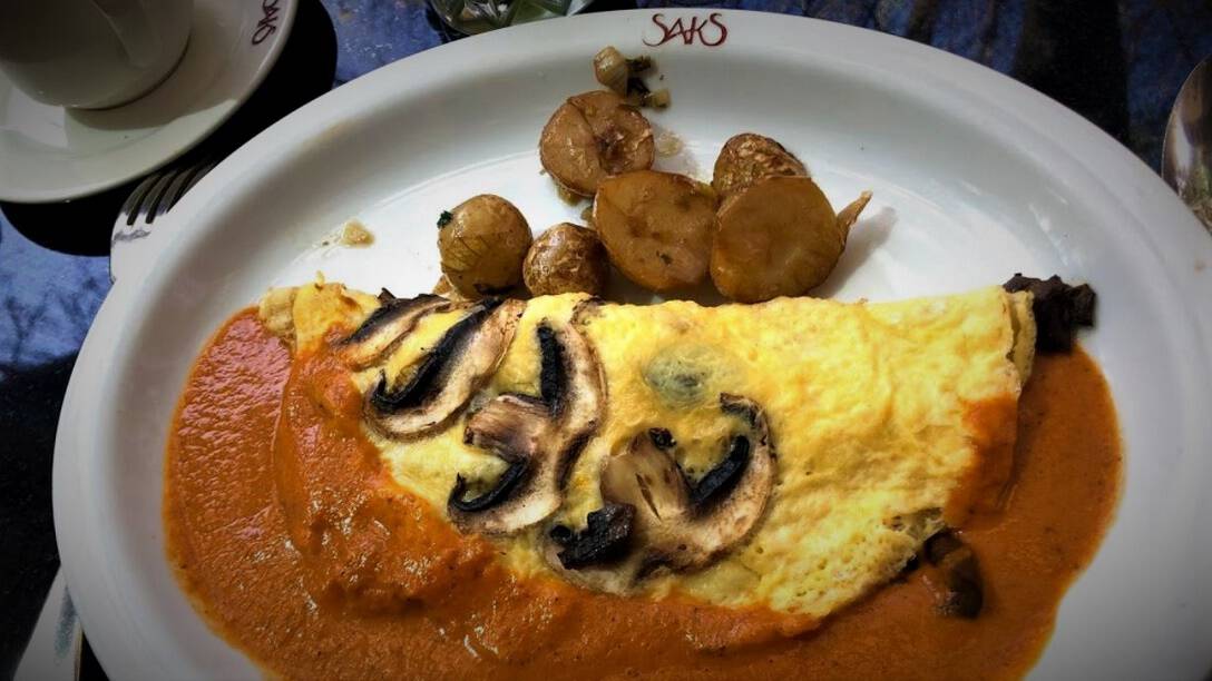 31 SAKSMX Omelet in Mole Sauce with Mushrooms