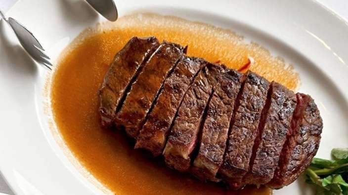 Food and Décor at Capital Grille